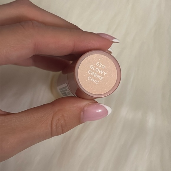 L'Oréal Lumi Le Glass and Glow Highlighter Stick 630 Glowy Creme Chic - Picture 3 of 3